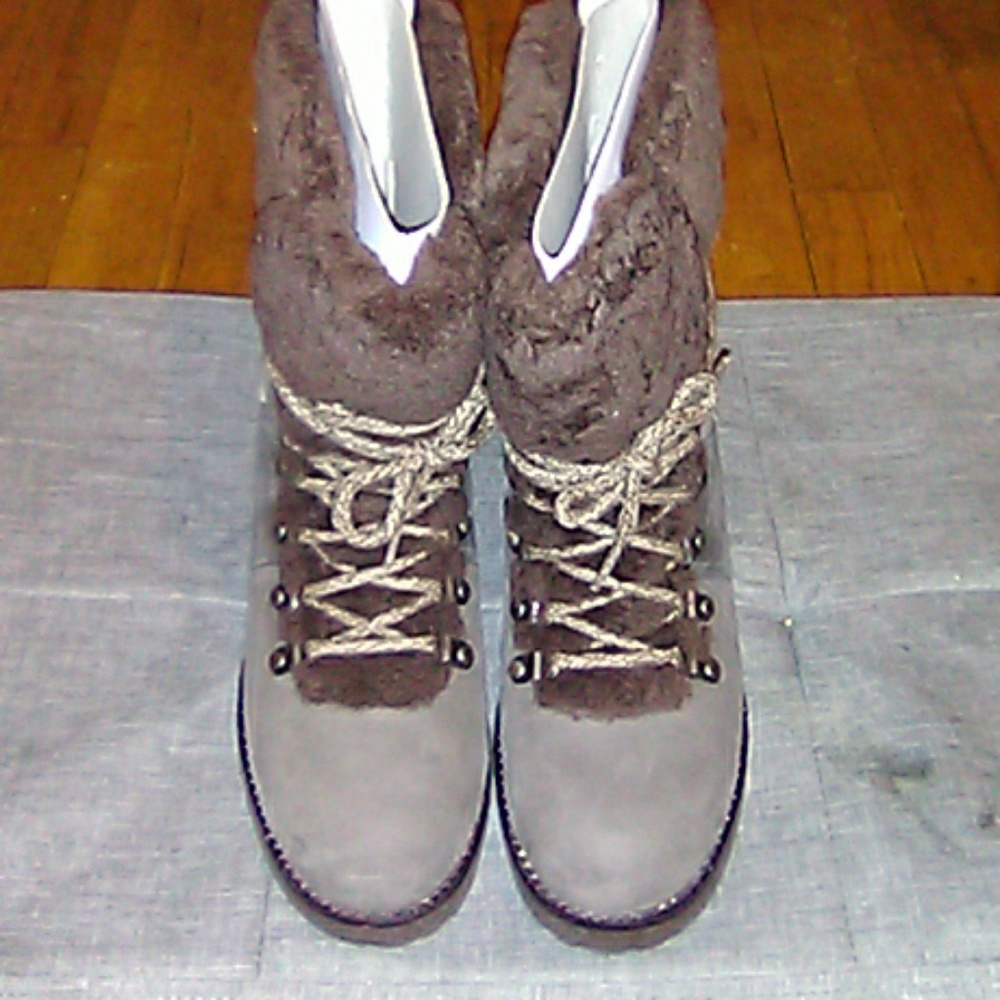 Ugg w Fraser-Stout